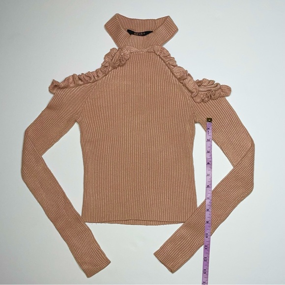 Forever 21 Cold Shoulder Long Sleeve Top - Picture 5 of 6